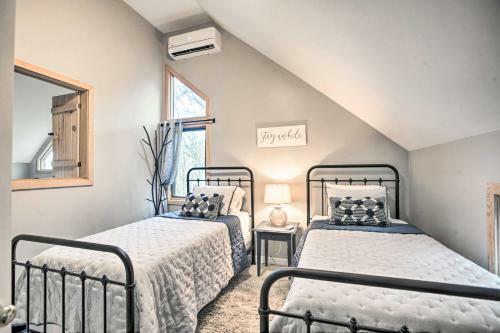 Serene Hideaway With Views, 1 Mi To Hike And Ski!