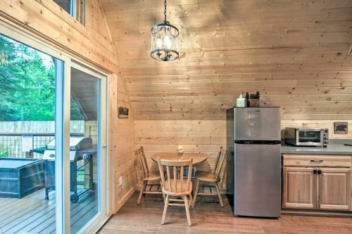 Cozy Waterside Chalet By Mt Rainier National Park!