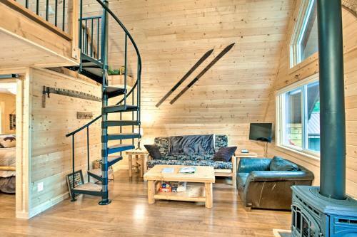 Cozy Waterside Chalet By Mt Rainier National Park!