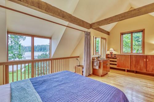 Lake Joy Waterfront Retreat