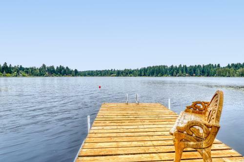 Lake Joy Waterfront Retreat