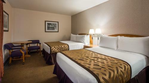 Hotel Rivertree Inn & Suites