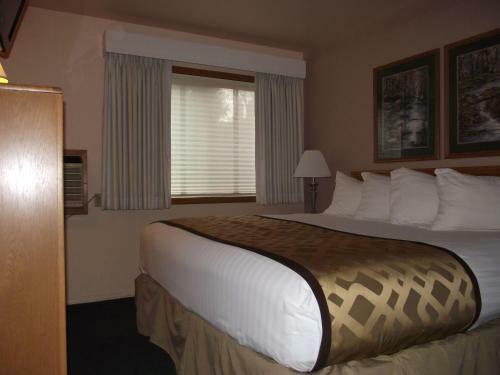 Hotel Rivertree Inn & Suites