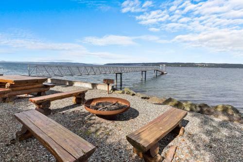 299 Coupeville Mid-century Bungalow