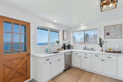 @ Marbella Lane - Waterfront 2br+studio Whidbey Isl