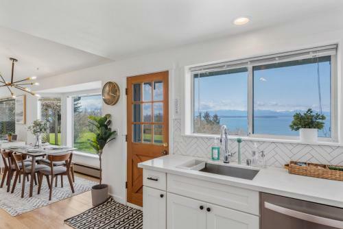 @ Marbella Lane - Waterfront 2br+studio Whidbey Isl