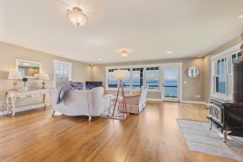 @ Marbella Lane - Waterfront 2br+studio Whidbey Isl