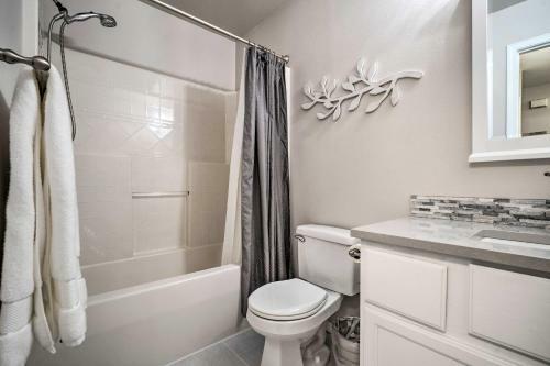 Chic Home With Views And Backyard About 1 Mi To River