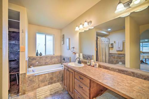 Upscale Home With Indoor Sauna On Sunset Pond!