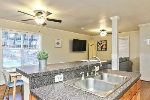 Breezin Apartment A