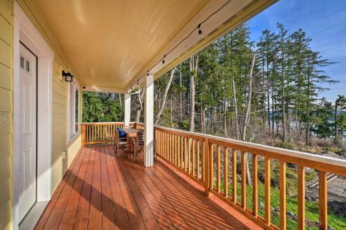 Spacious Whidbey Island Home With Water Views