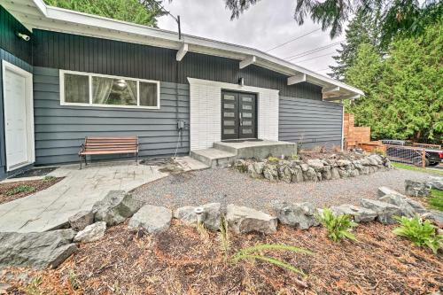Issaquah Home With Large Deck And Outdoor Kitchen