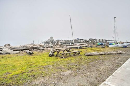 Sun-soaked Sandy Point Haven With Beach Access!