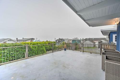 Sun-soaked Sandy Point Haven With Beach Access!