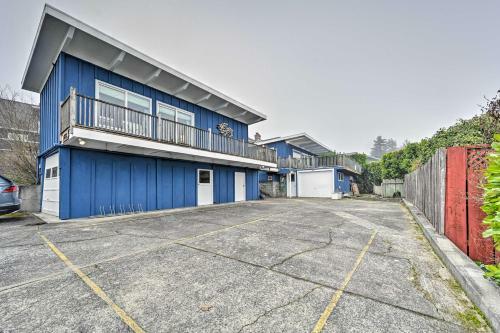 Sun-soaked Sandy Point Haven With Beach Access!