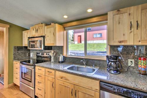 Lakefront Cabin With Stunning Mountain Views And Dock!