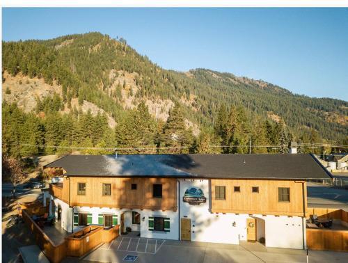 Enchantment Lodges Unit A Sleeps 13