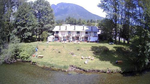 Moon River Suites #4