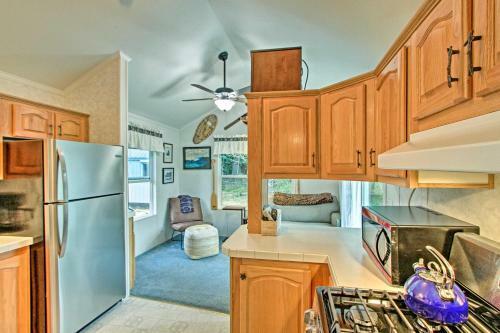 Woodsy Packwood Haven With Golf Course Access!