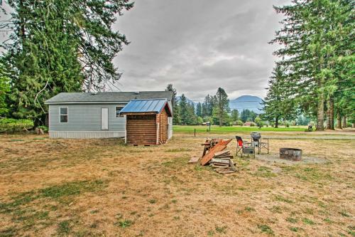 Woodsy Packwood Haven With Golf Course Access!