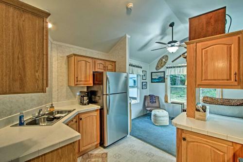 Woodsy Packwood Haven With Golf Course Access!