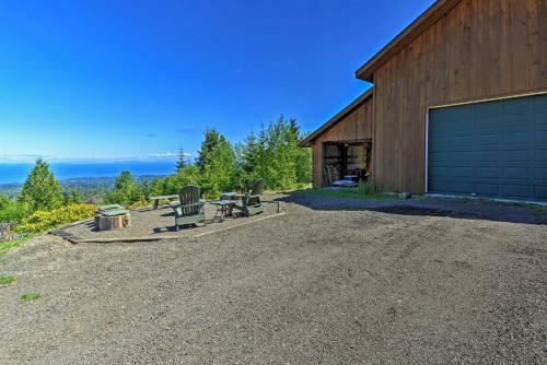 Picturesque Port Angeles Cabin With Fire Pit!