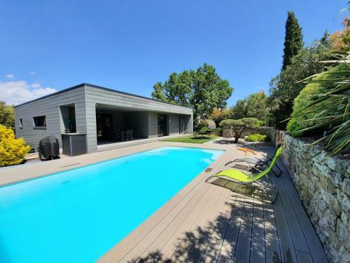 Villa Le Confort Comme � La Maison, Piscine, Clim, 6-8p