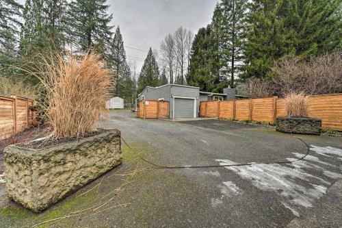 Modern Redmond Home With 2 Fireplaces And Yard!
