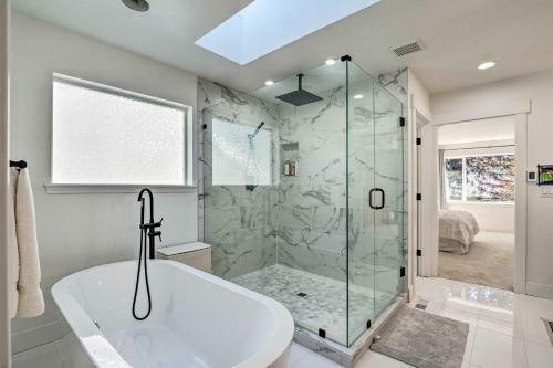 Ideally Located Renton Retreat - Private Yard