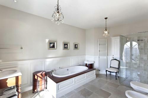 Cannes Luxury Rental - Golf Course Villa