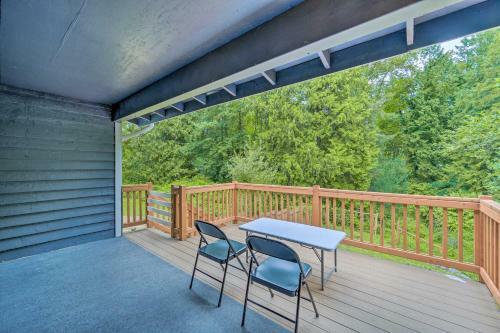 Modern Home With Deck About 14 Mi To Downtown Seattle!