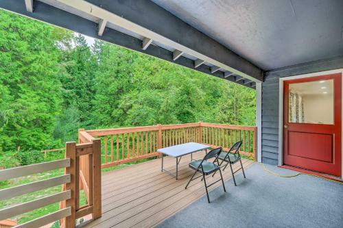 Modern Home With Deck About 14 Mi To Downtown Seattle!
