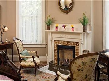 Bed & Breakfast Devereaux Shields House