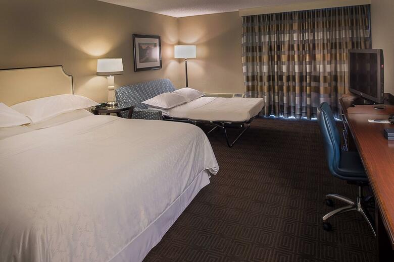 Hotel Sheraton Westport Lakeside Chalet