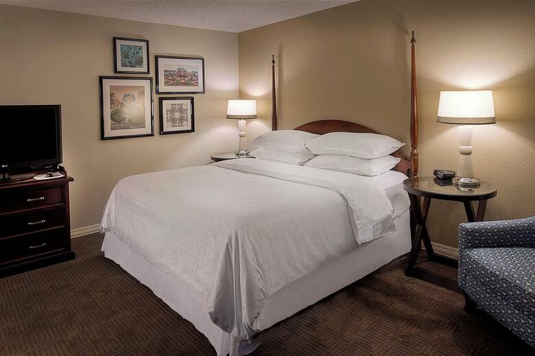 Hotel Sheraton Westport Lakeside Chalet