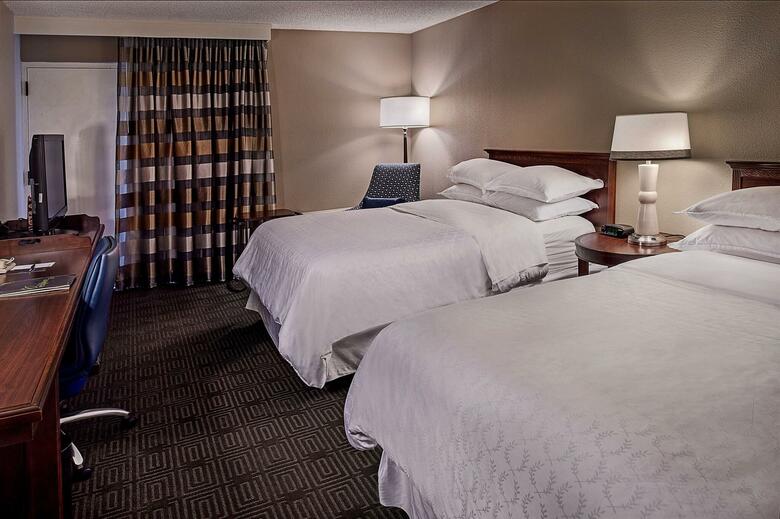 Hotel Sheraton Westport Lakeside Chalet
