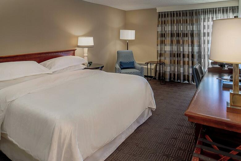 Hotel Sheraton Westport Lakeside Chalet