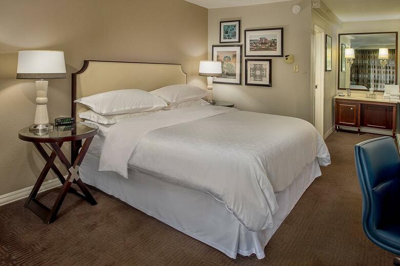 Hotel Sheraton Westport Lakeside Chalet