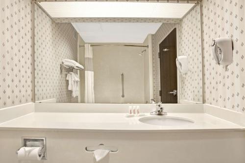 Hotel Baymont Inn & Suites