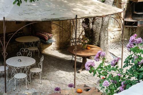 Hostal La Bouscati�re