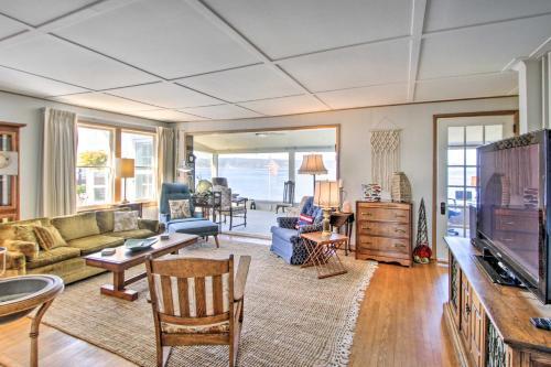 Ideally Located Waterfront Home - Puget Sound View