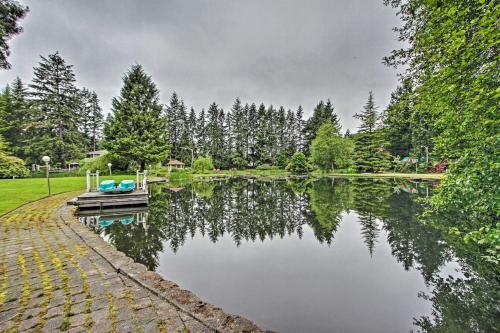 Quaint Abode With Pond - 10 Mi To Dtwn Tacoma!