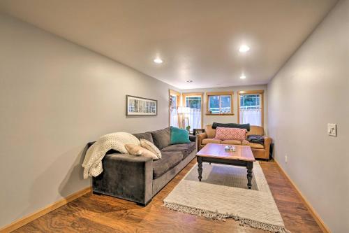 Woodinville Home With Furnished Deck And Fire Pit