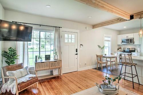 Charming Boho Retreat With Patio - 4 Mi To Dtwn