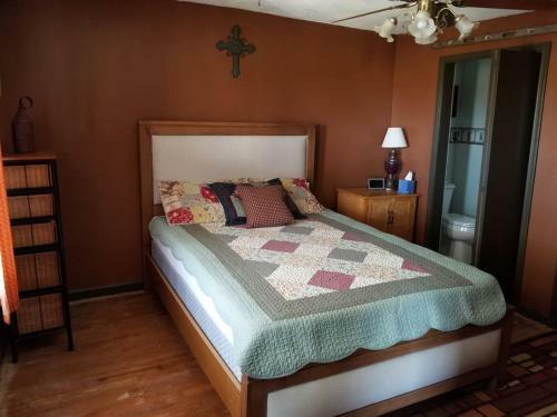 Bed & Breakfast Awesome Flat Top Farmhouse