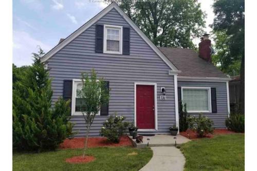 Quaint, Comfy, Close & Convenient