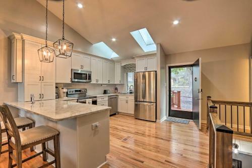 Blue Ridge Acres, Riverfront Home With Deck