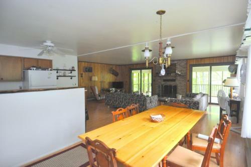 Chesnutt Cabin On The Cacapon River
