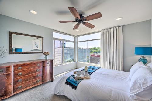 Stylish Getaway With Canal And Mtn Rooftop Views!