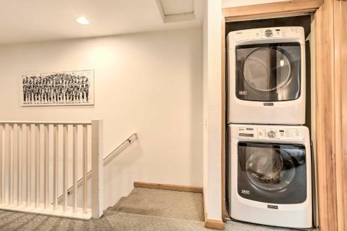 Eclectic Seattle Townhome Less Than 3 Mi To Downtown!